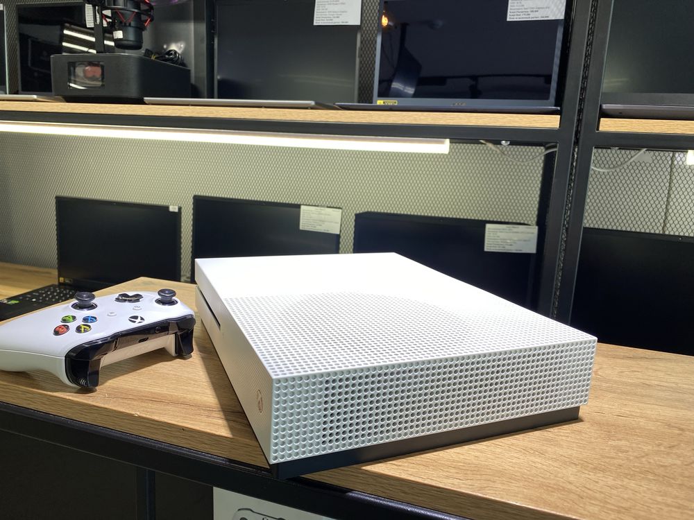 XBOX One S, 1 TB, 1 джойстик, белый, 10412/А10