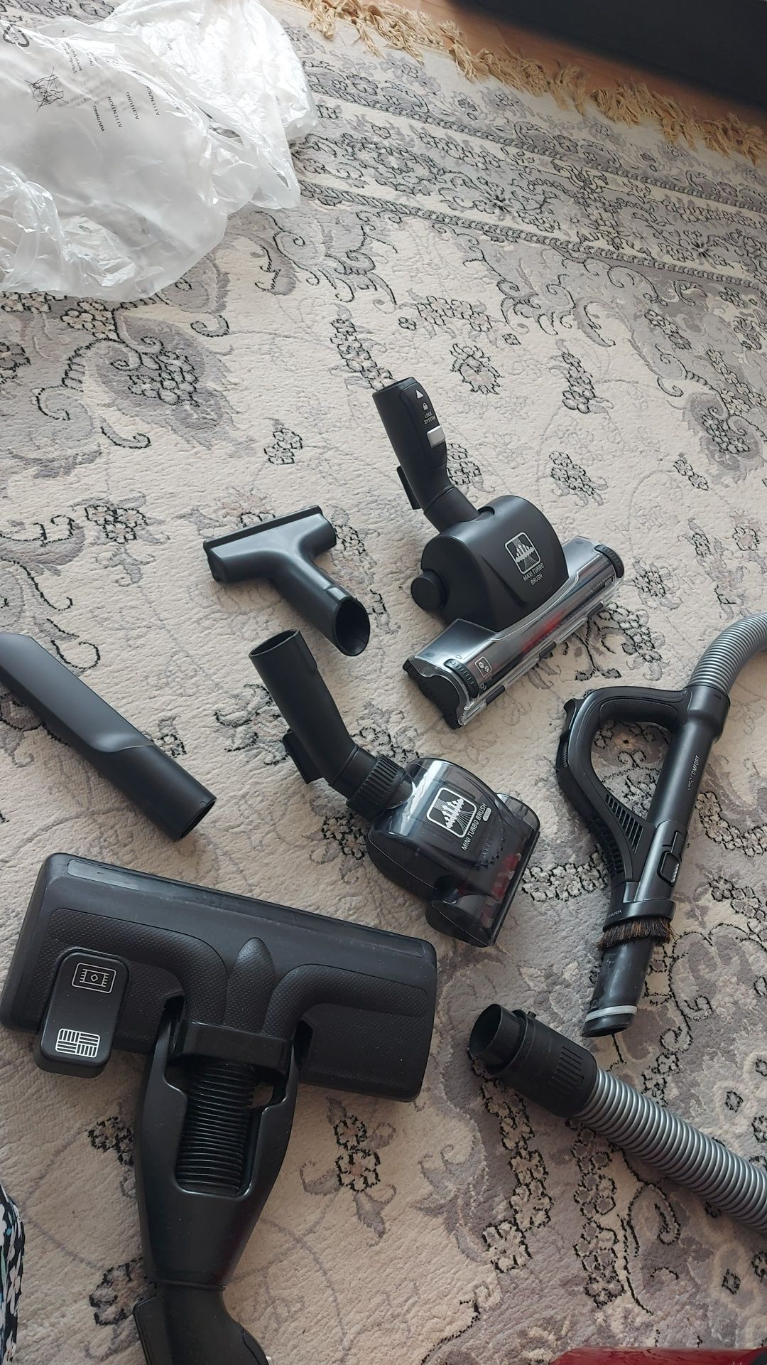 Пылесос фирмы Tefal с 6 насадками