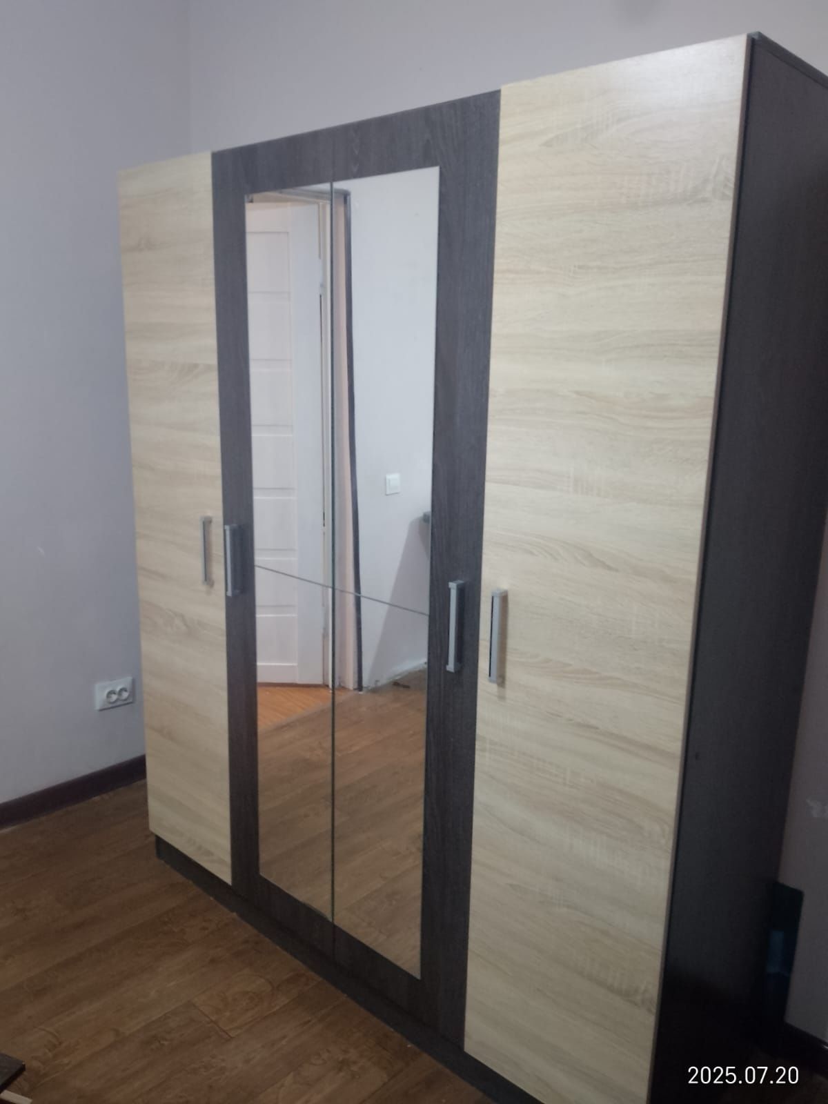 Продам шифоньер в спальню