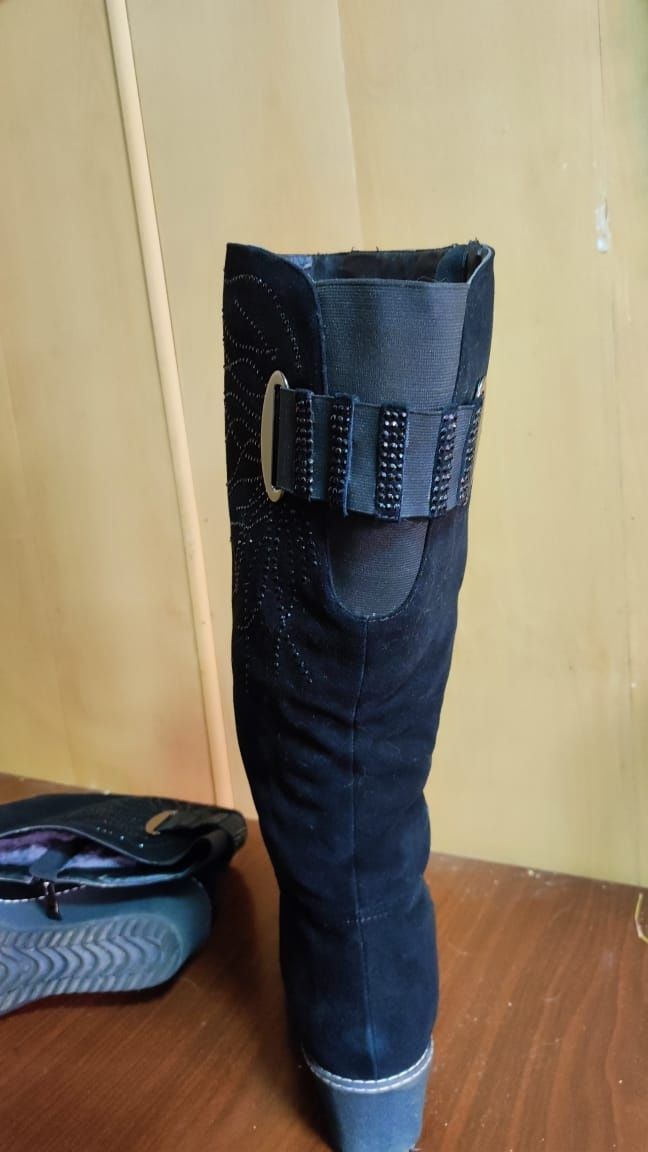Продам новые зимние сапоги 42-43 размер, натуральный,замша,цегейка.