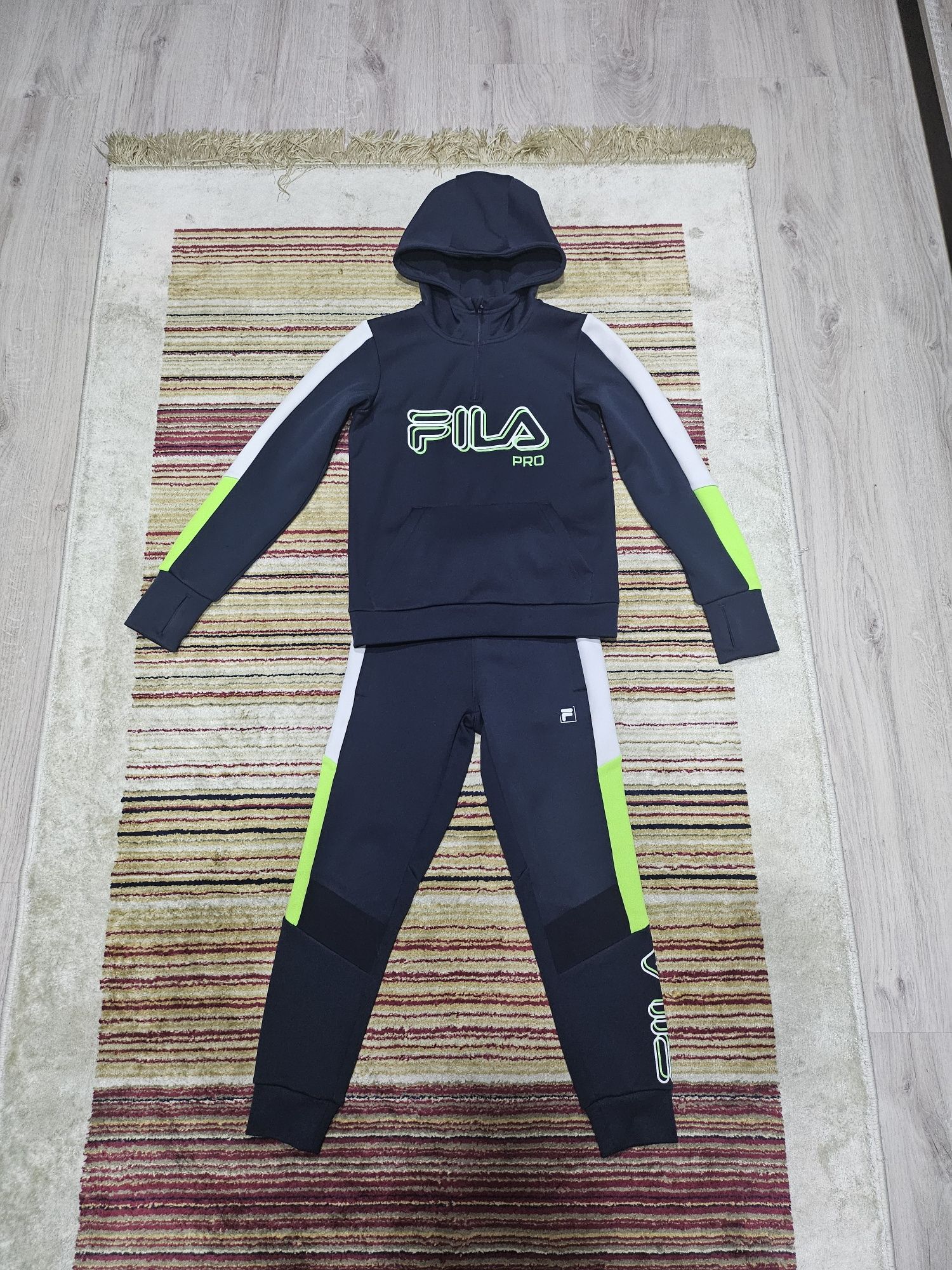 Продам спортивный костюм фирмы Fild