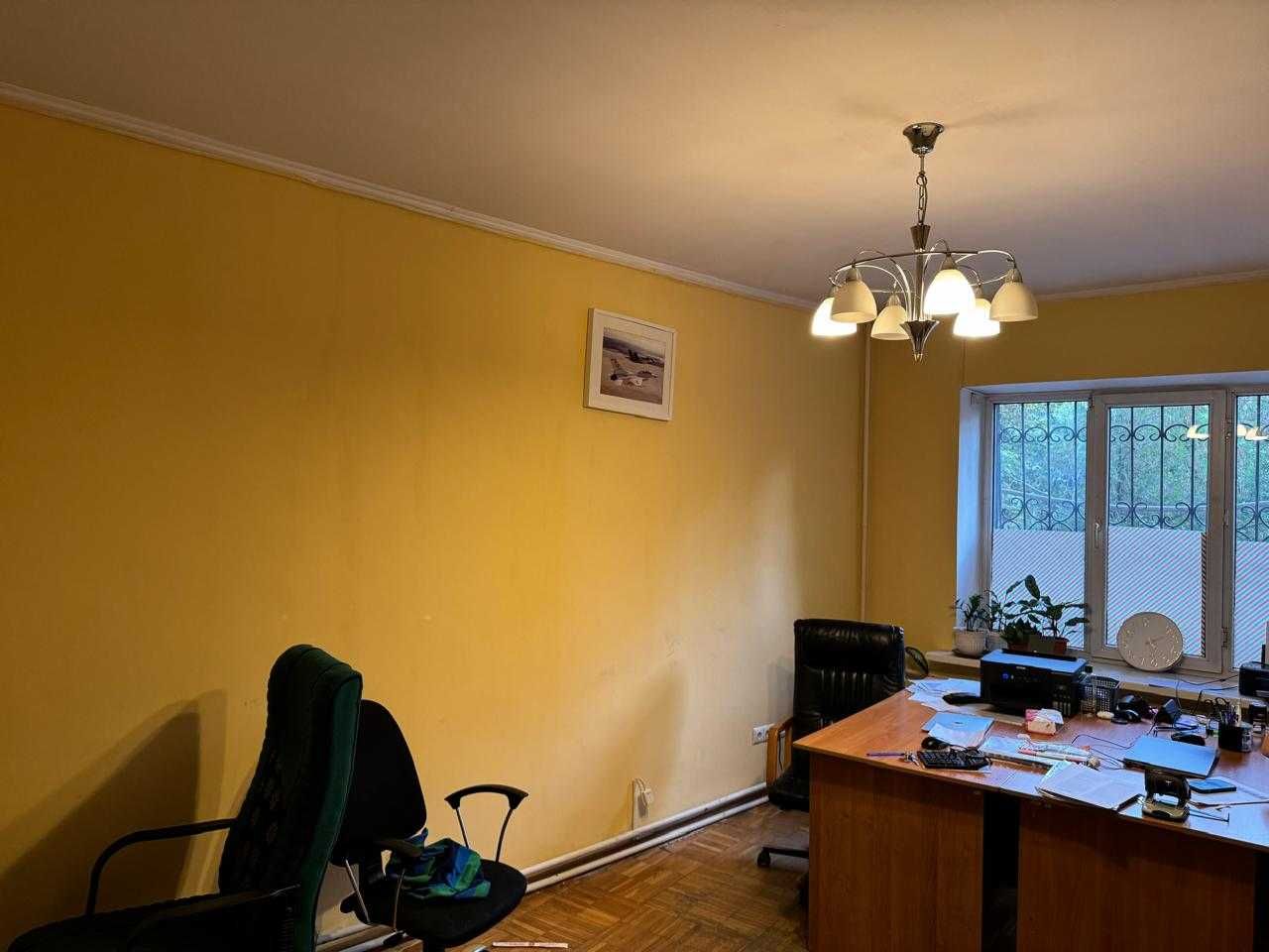 Офис и кабинеты в аренду 15 и 20 кв.м.  напротив вокзала Алматы-1.