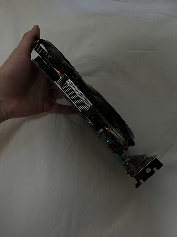 Продам видеокарту Gigabyte GTX 660 Ti 2Gb DDR5 в хорошем состоянии