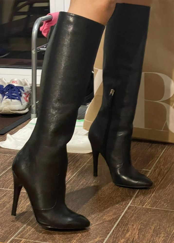 Продам новые демисезонные сапоги Nine West покупала в Америке.