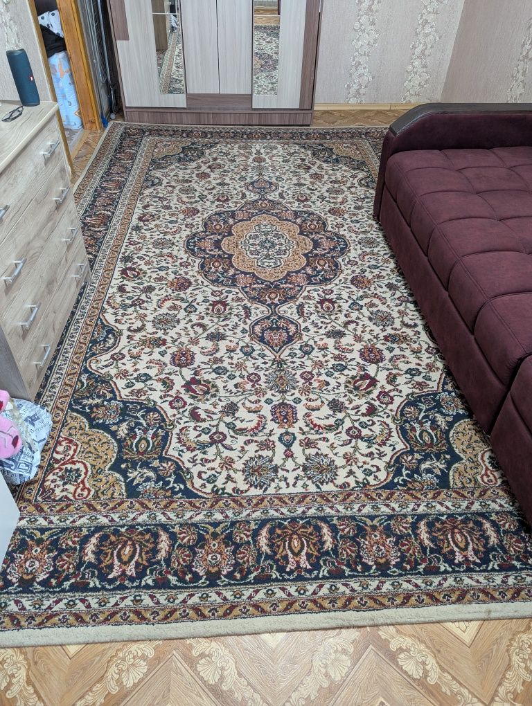 Продам Турецкий шелковый Ковер б/у.