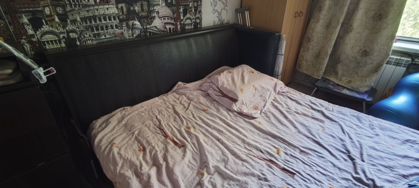 Продам 2х спальную кровать, и 2х ярусную детскую кровать.