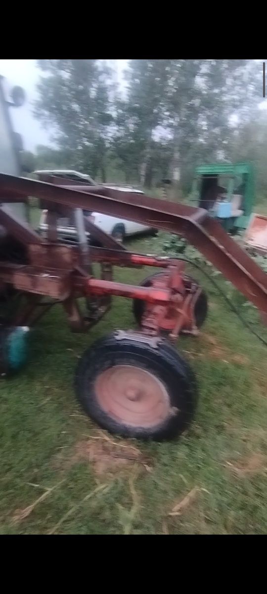 Продам трактор т-16 с навесками в рабочем состоянии