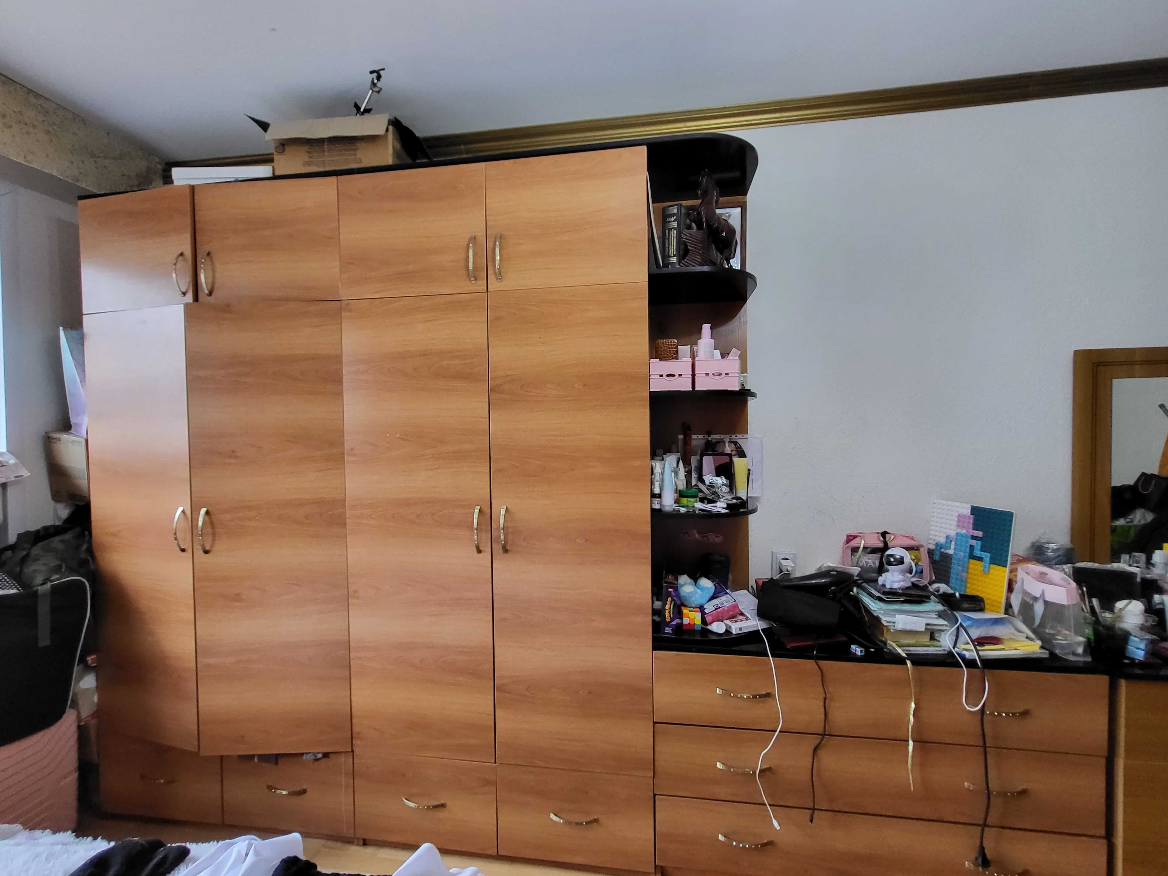 Срочно в связи с переездом Продам 2шкафа, кровать