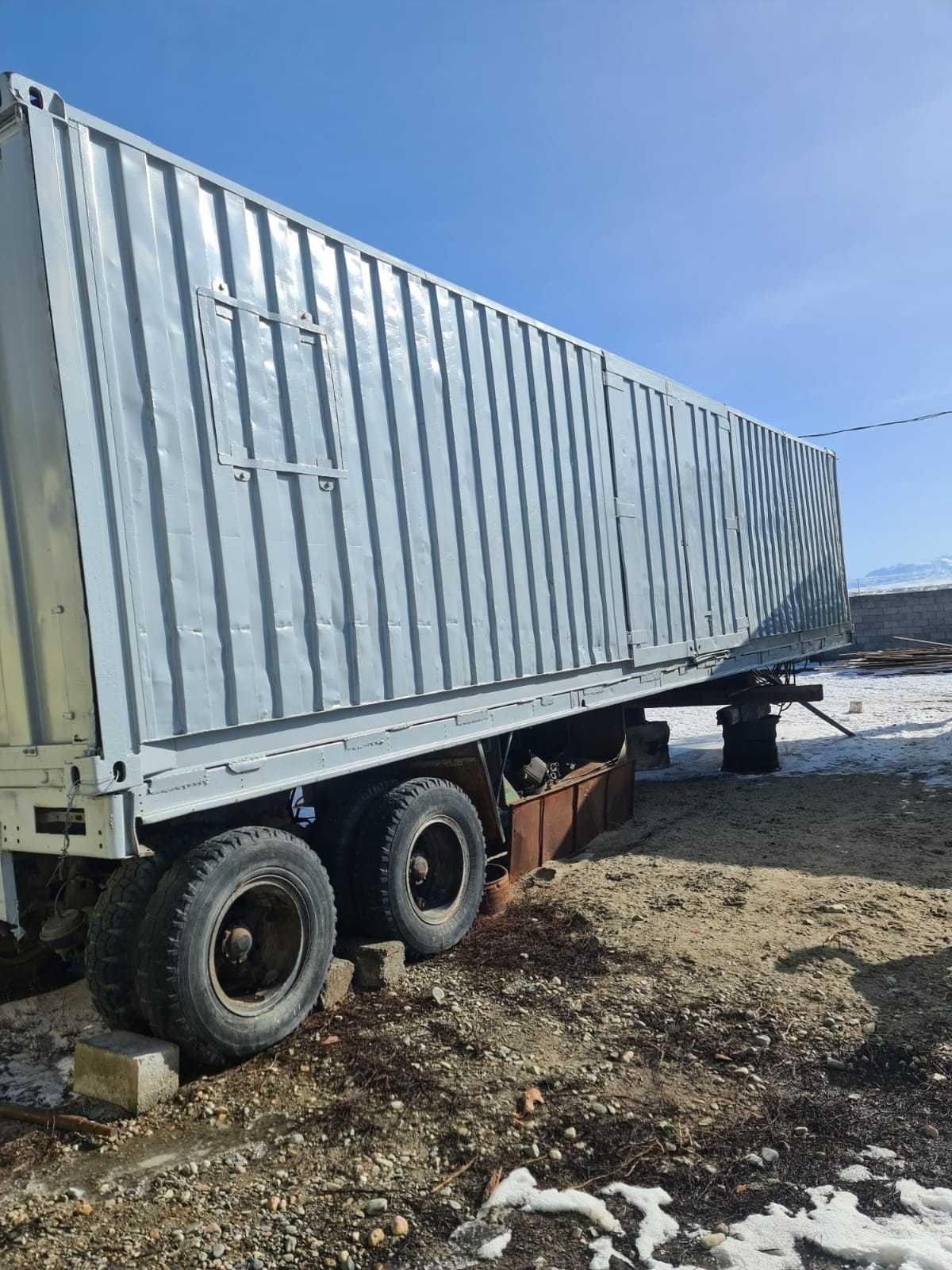 Контейнер морской  40 тн с полуприцепом контейнеровозом