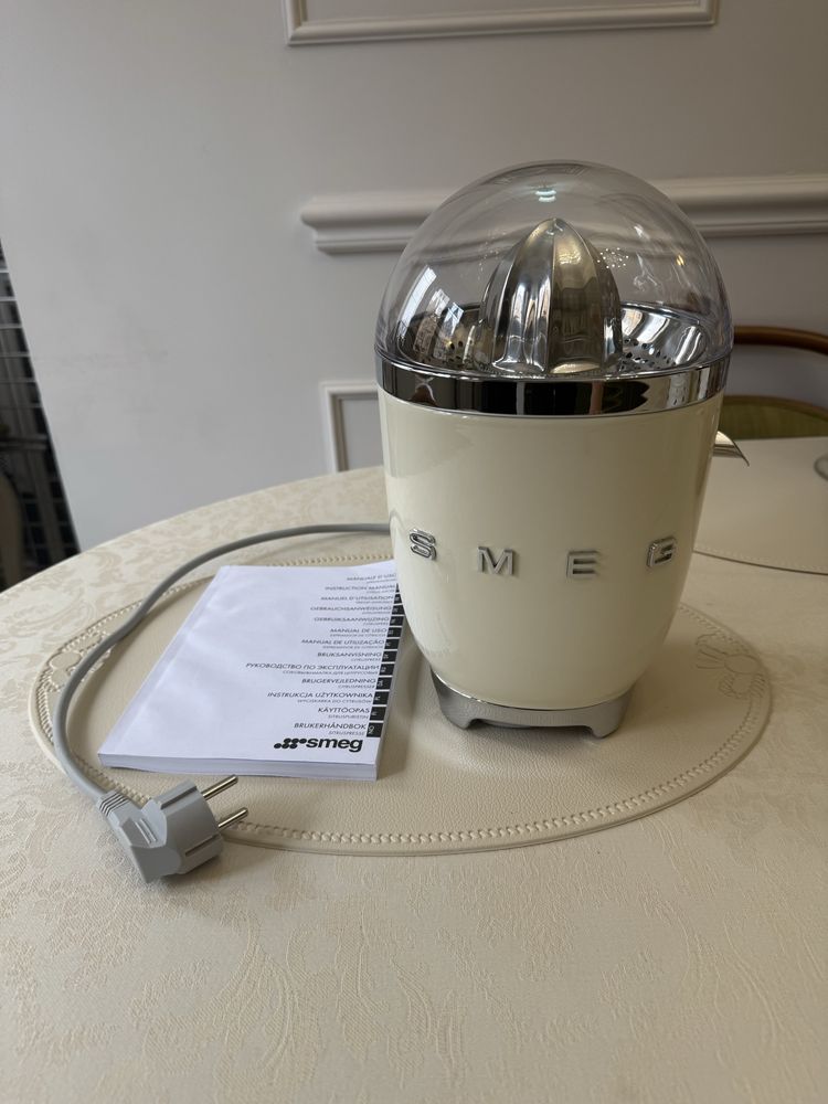 Соковыжималка цитрусовая. SMEG. Новая