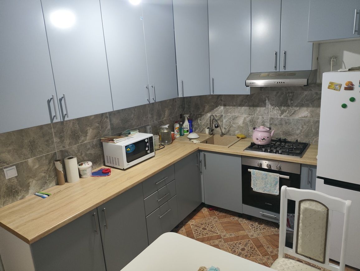 Продам двух комт квартиру 4 этаж