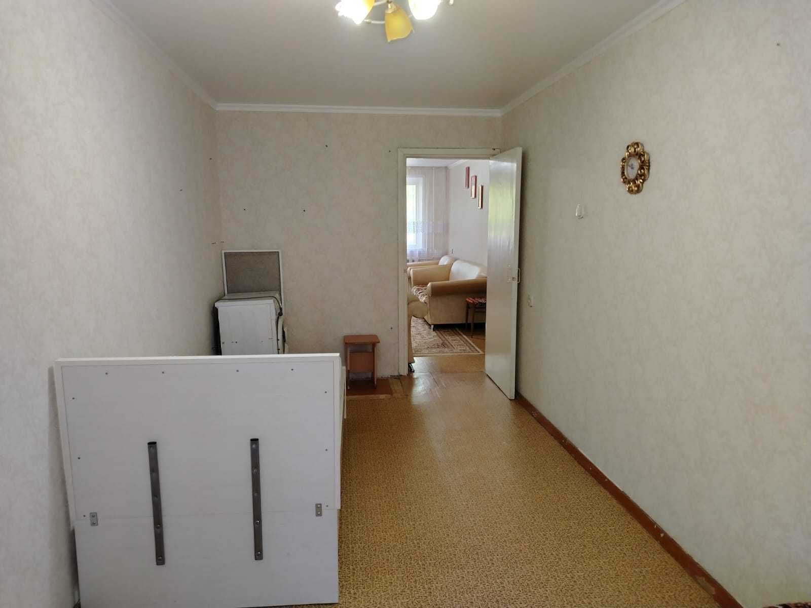 Продам 2х комнатную квартиру 3/5 этаж на пересечении Абая-Быковского