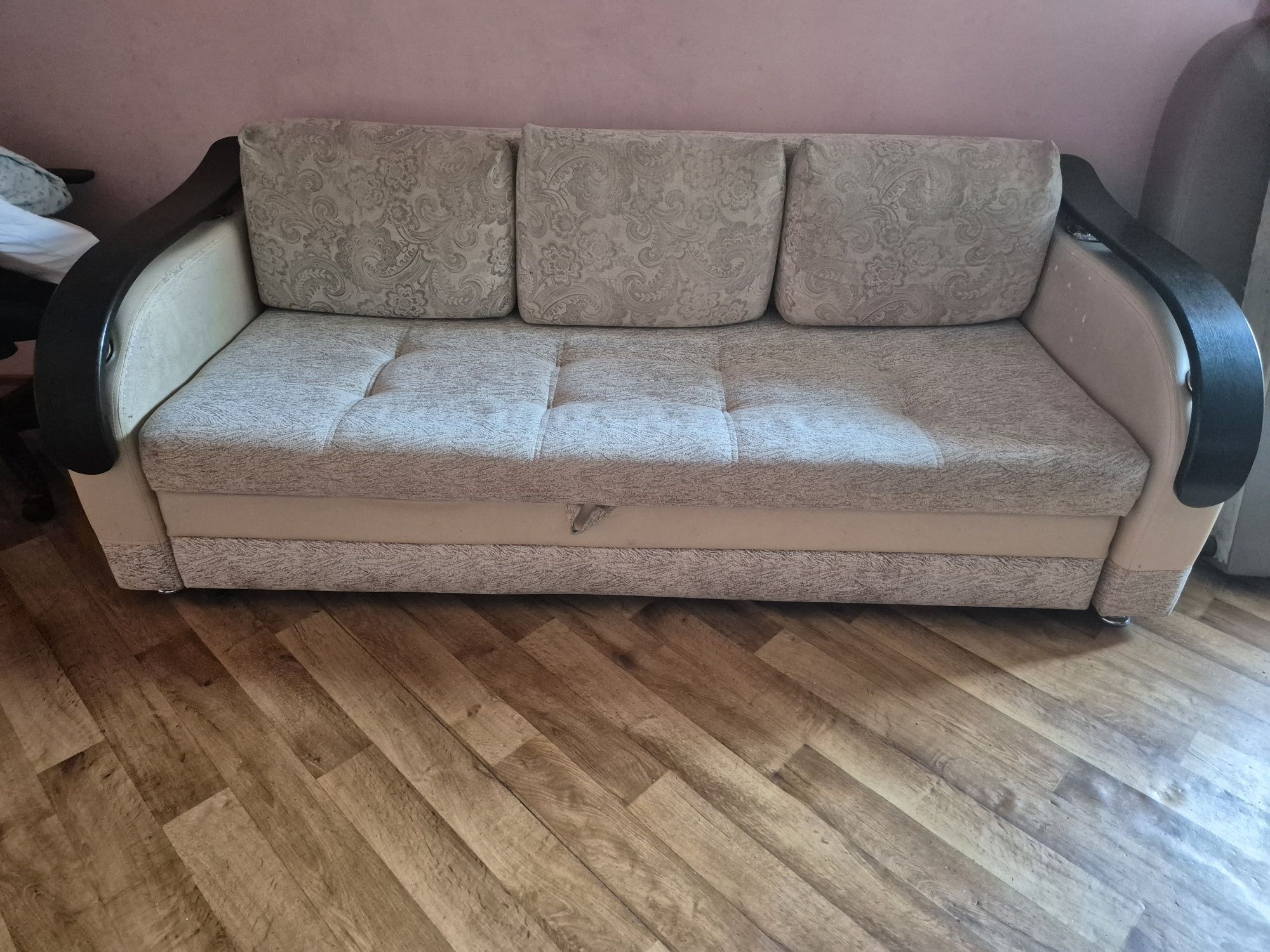 целый диван 15.000