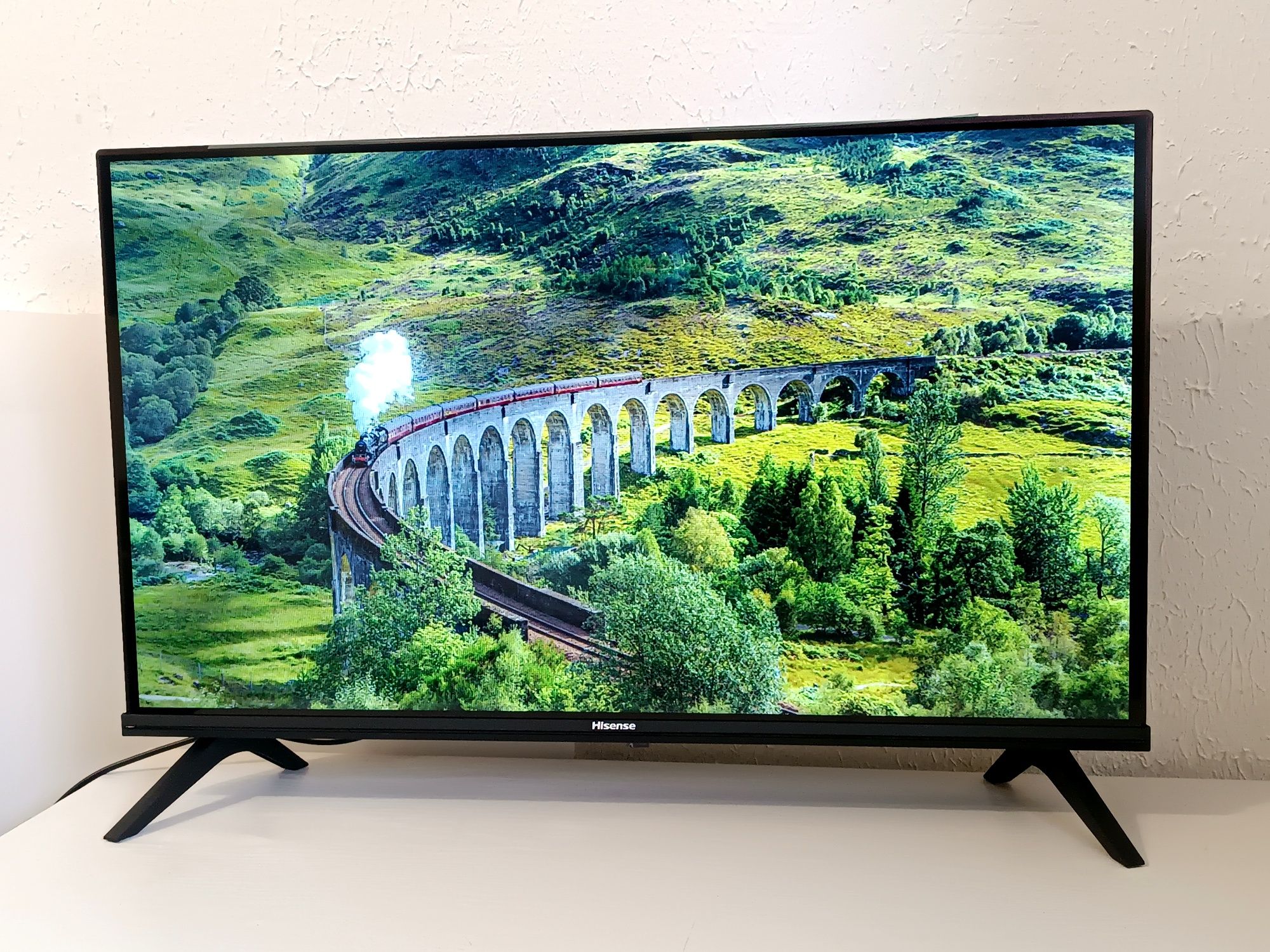 Жк Телевизор в отличном состоянии Smart tv смарт тв