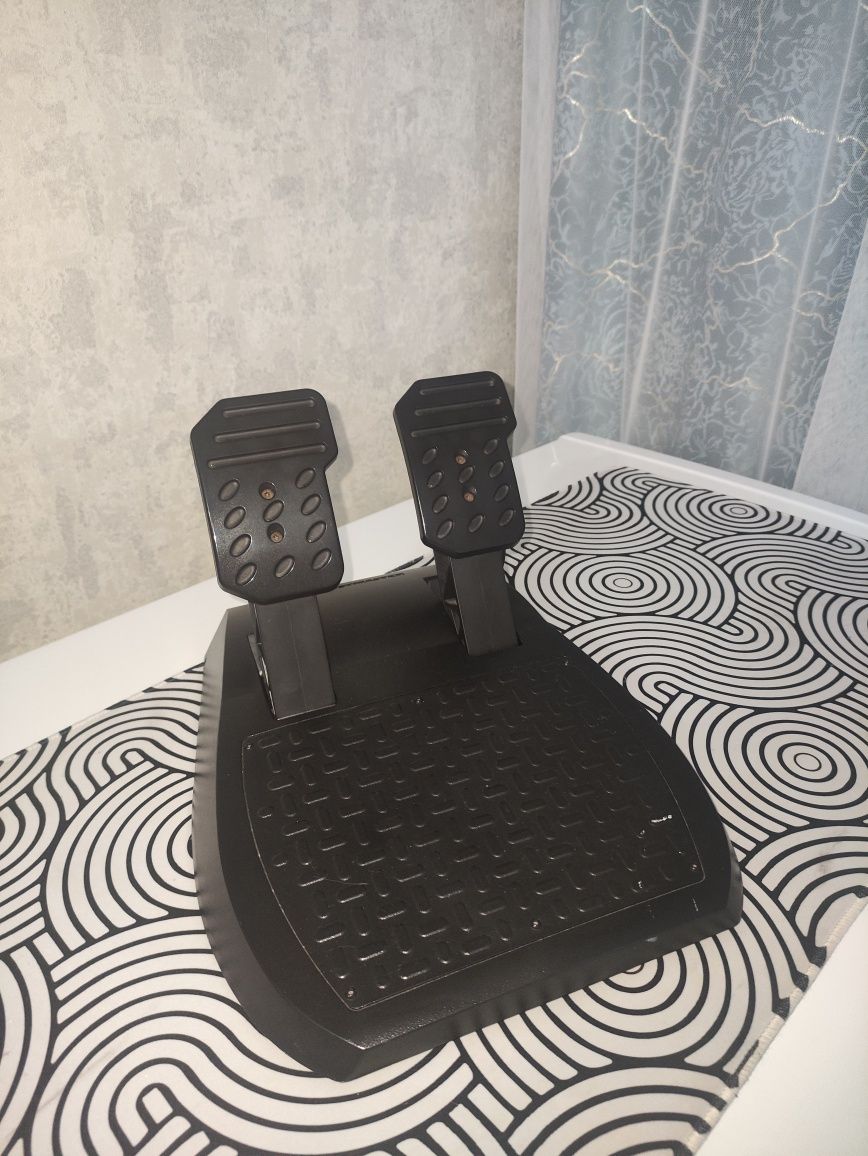 продам игровой руль thrustmaster t150