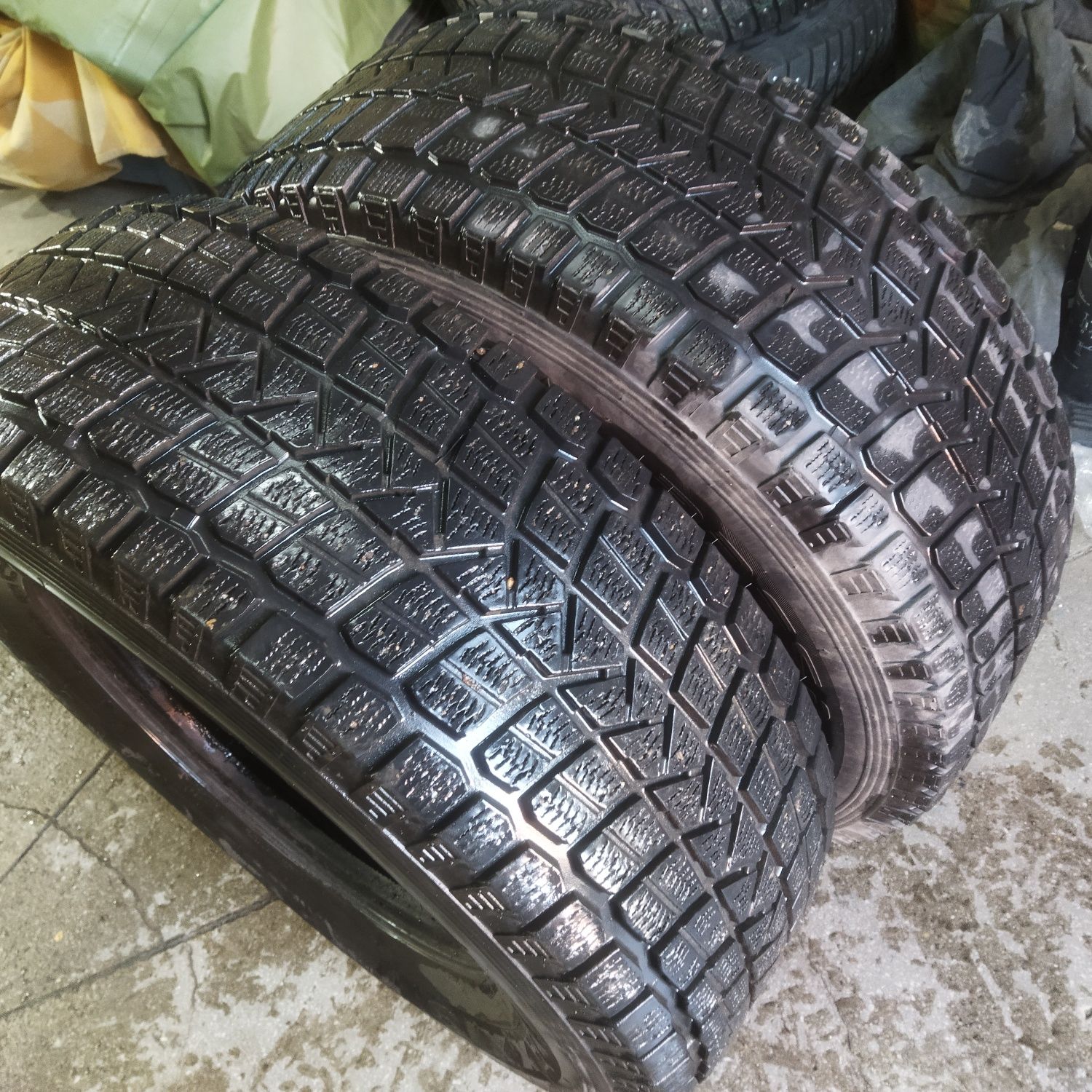 Шины зимние липучка 265/70/r16 б/у