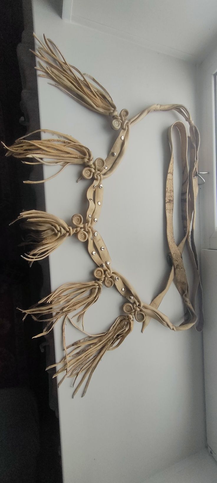 Продам наборный нагрудник из сыромятной кожи.