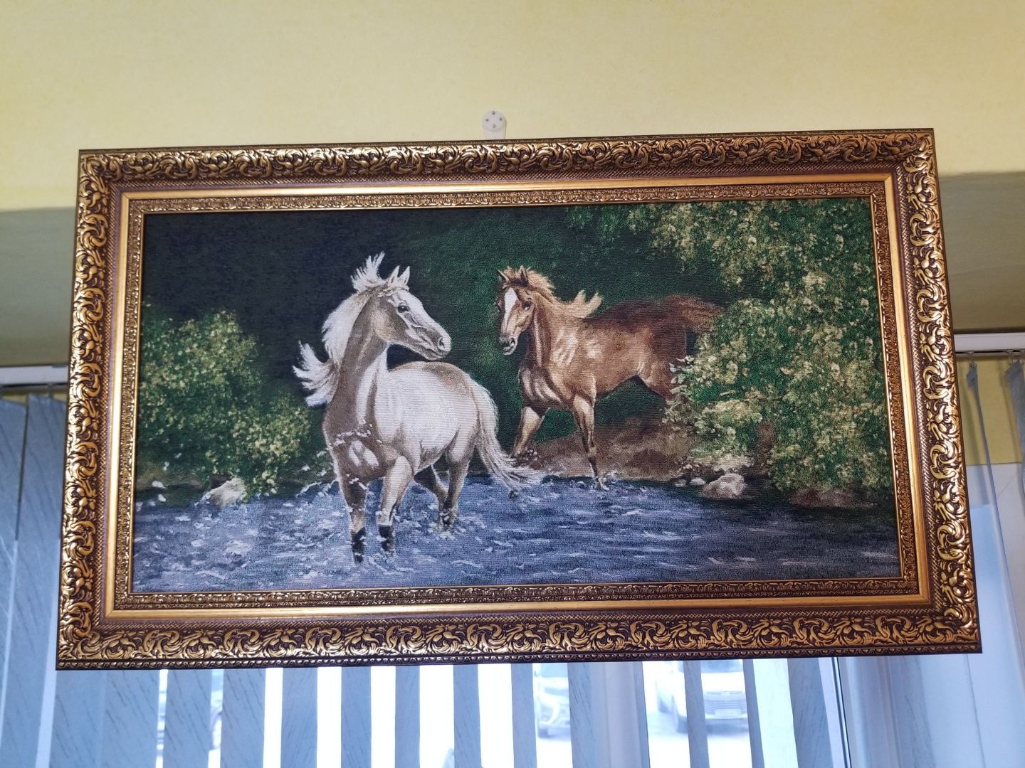 Продам картины из гобелена в раме
