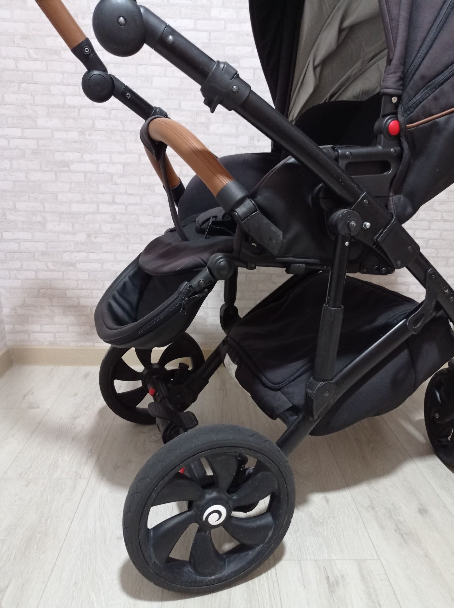 Продам Коляску Tutis  viva life  в хорошем состоянии