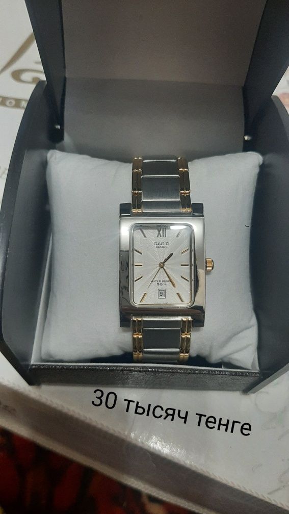 Часы новые продам
