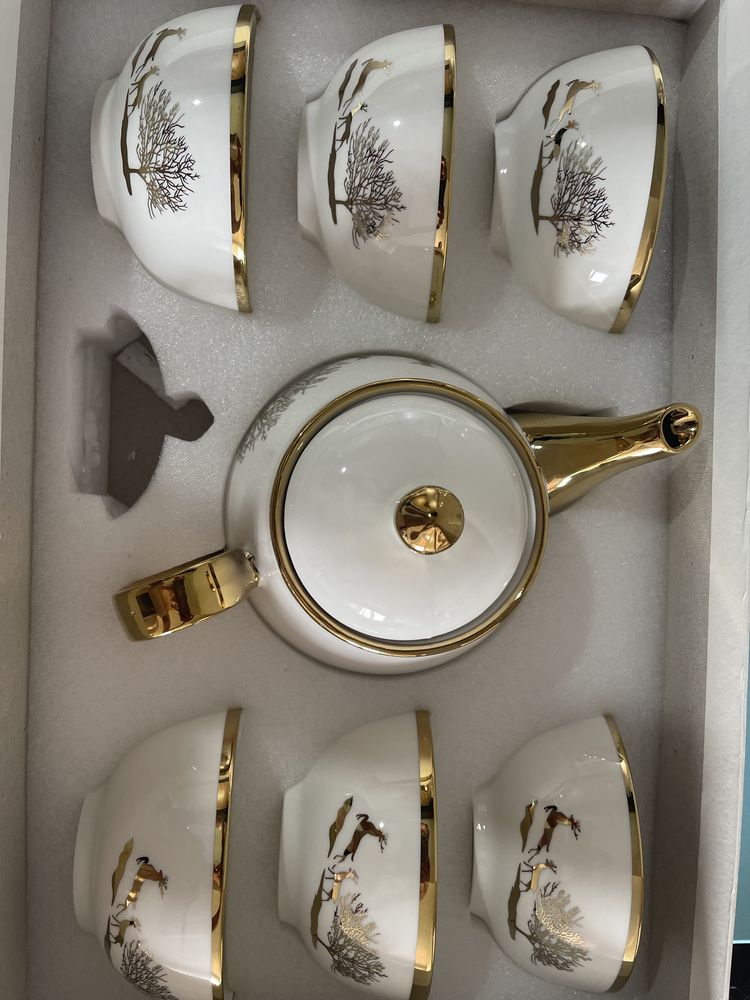 Чайный сервиз, чайник и 6 пиала
