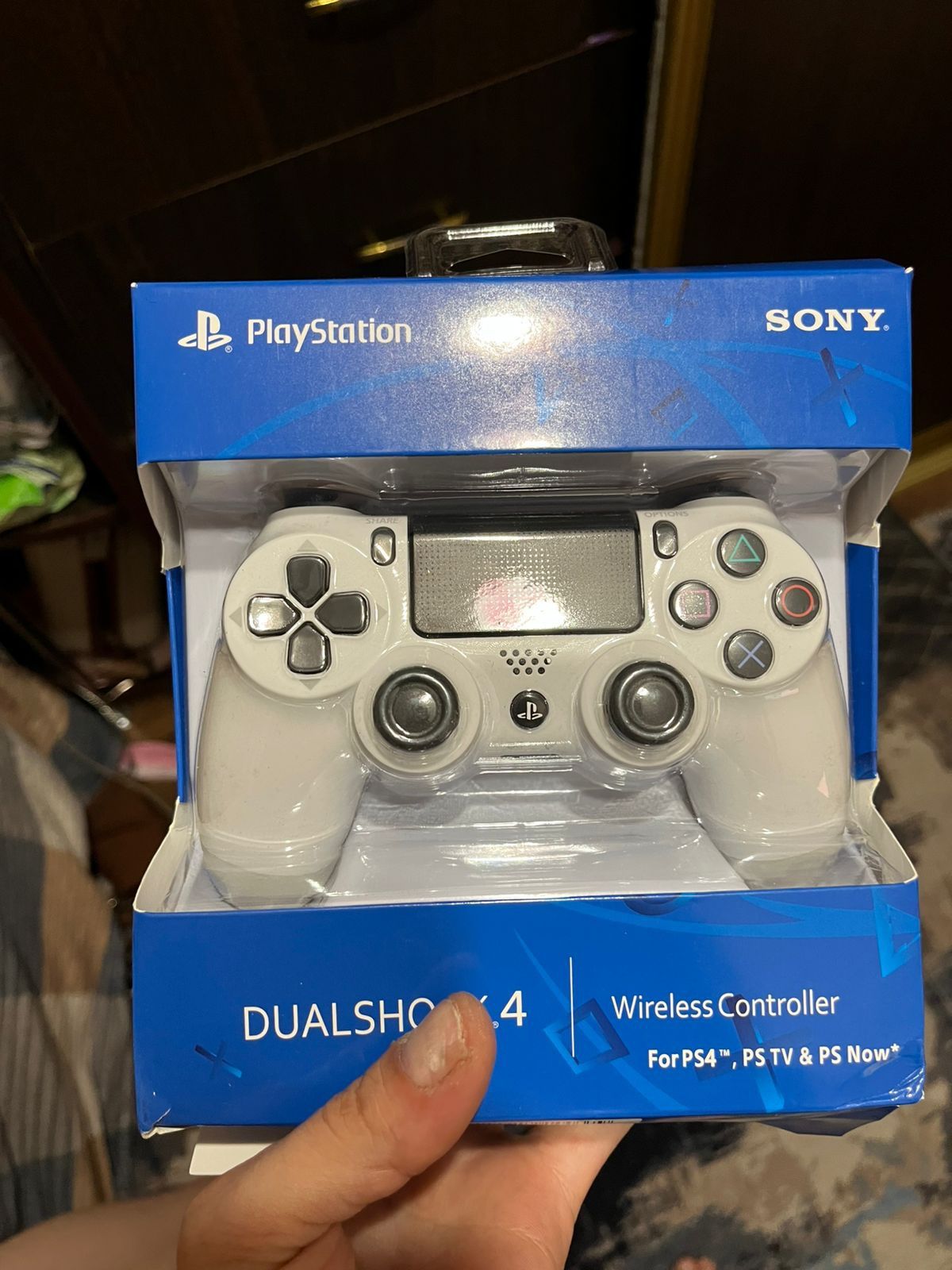 Продам геймпад на ps4 (новый)