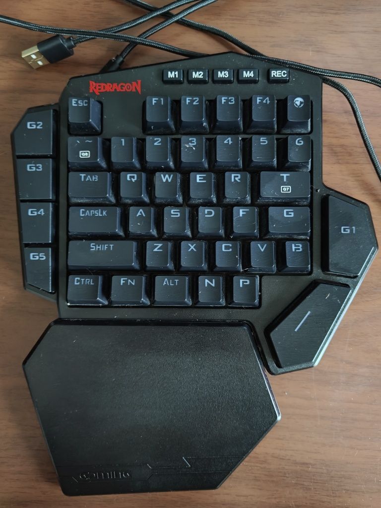 Продам игровую клавиатуру Redragon K585rgb-ks