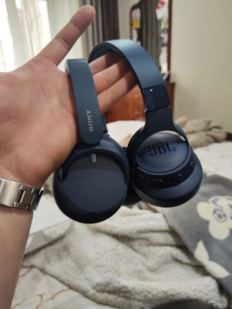 Продам беспроводные наушники