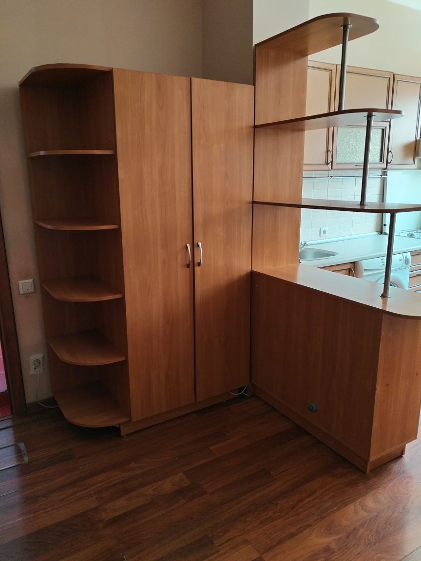 Продам шкаф и стеллаж.