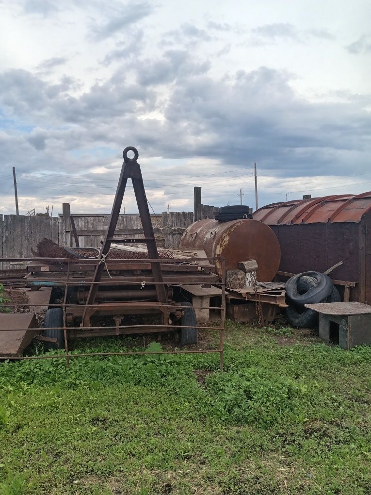 Продам трактор с оборудованием комплект.