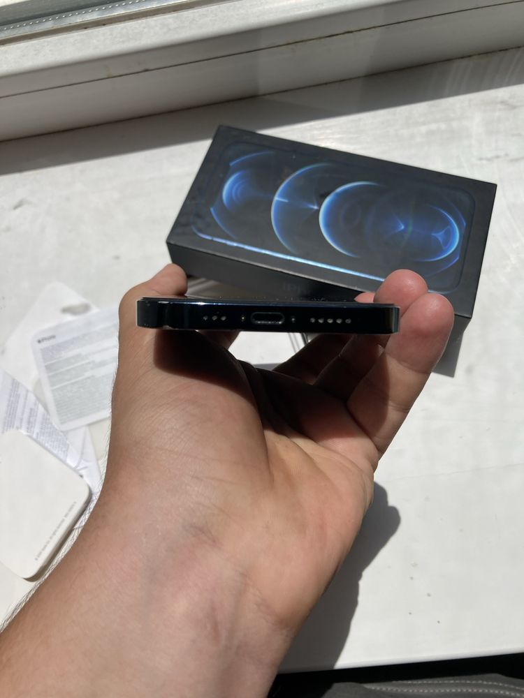 Продам Айфон 12pro в идеальном состояние