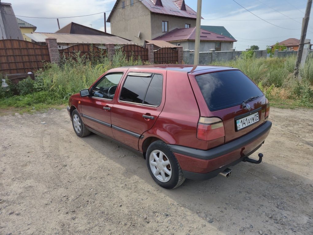 Продам гольф3 состаяние хорошее. Об. 1,8 год 1991