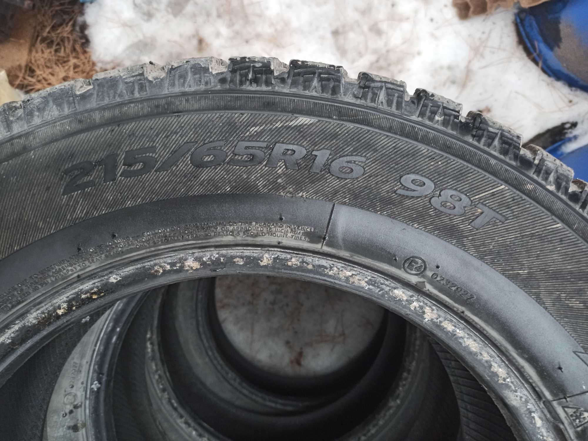 Зимние шины/колеса Hankook 215/65R16 (комплект) в хорошем состоянии