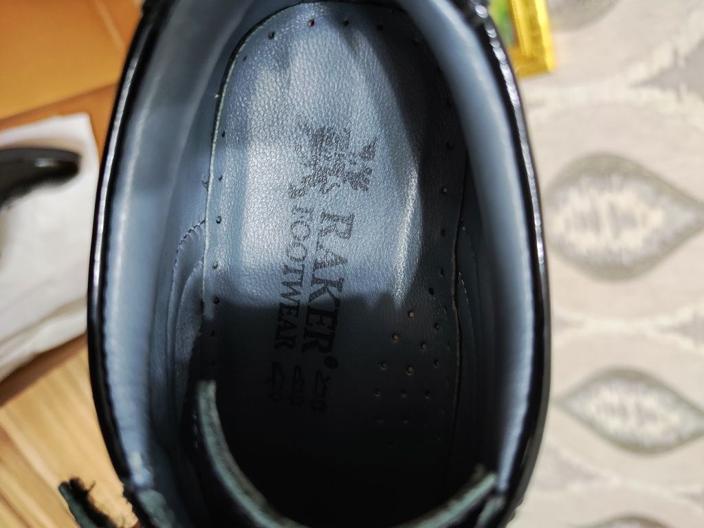 Продам детские туфли