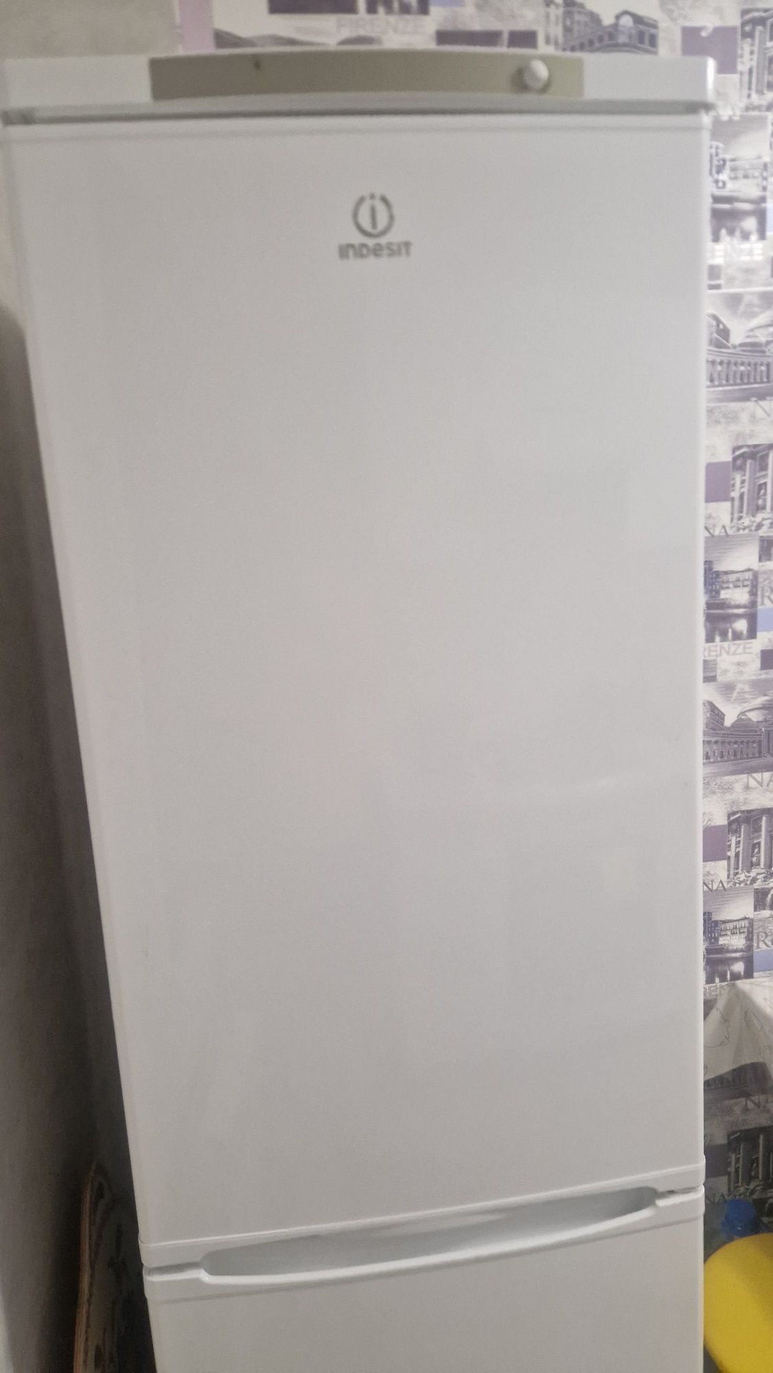 Холодильник не рабочий  indesit