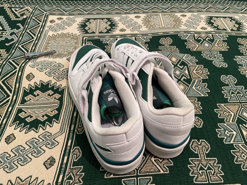Кроссы adidas 42 размера