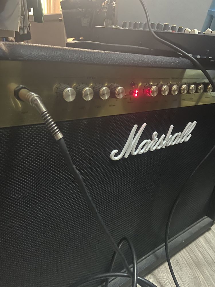 комбик Marshall MA100c