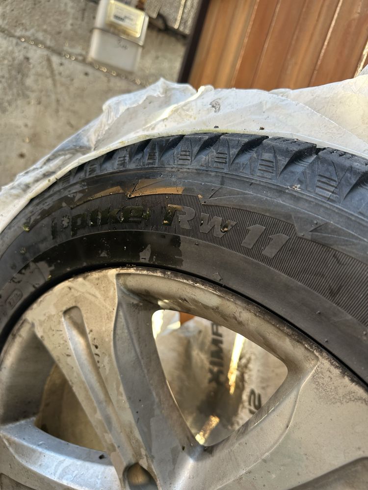 Зимние шины с дисками Hankook на Toyota Highlander 3-поколение R19