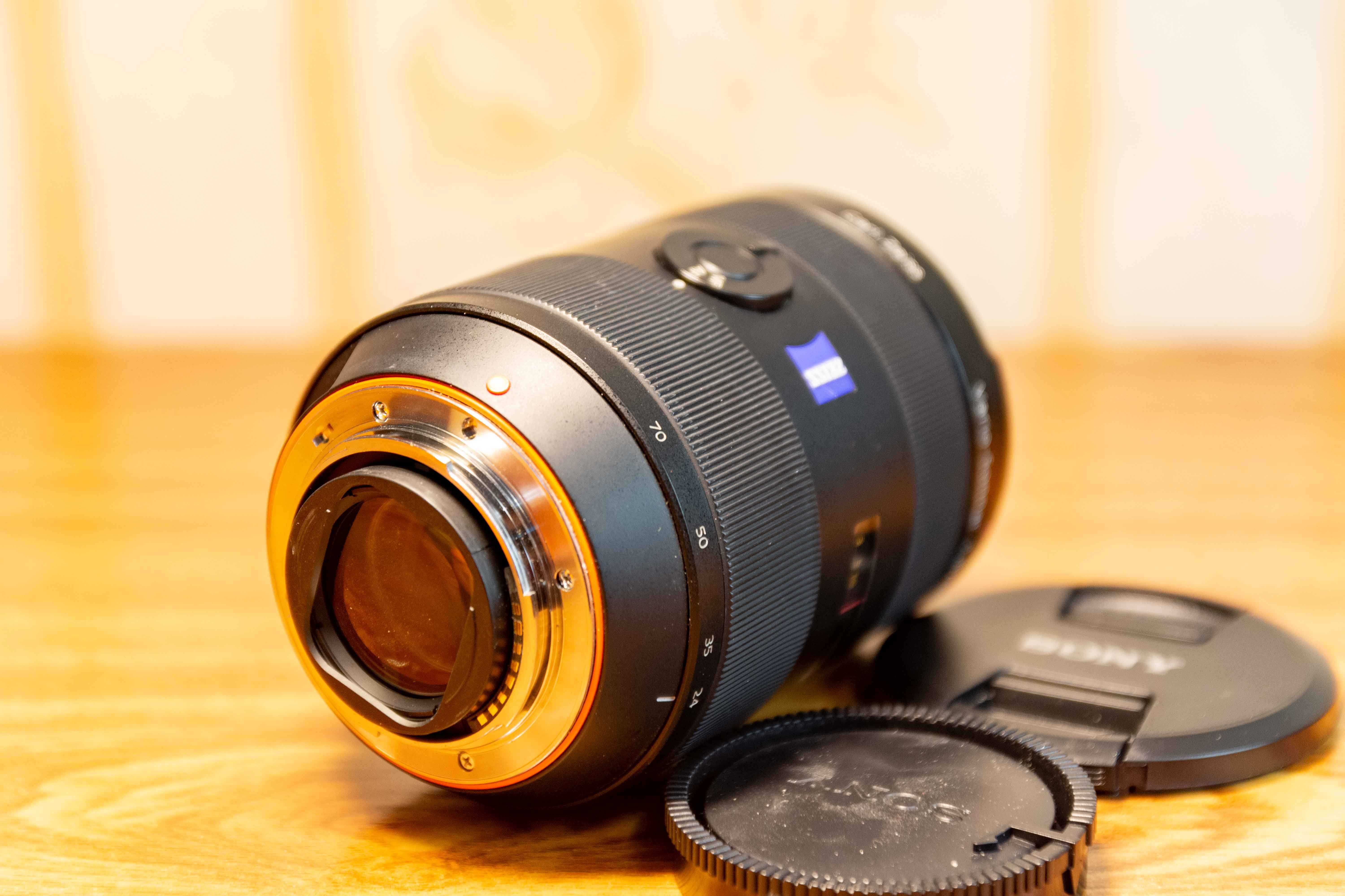 Sony Zeiss 24-70 f/2.8. Резкий, универсальный (байонет А)