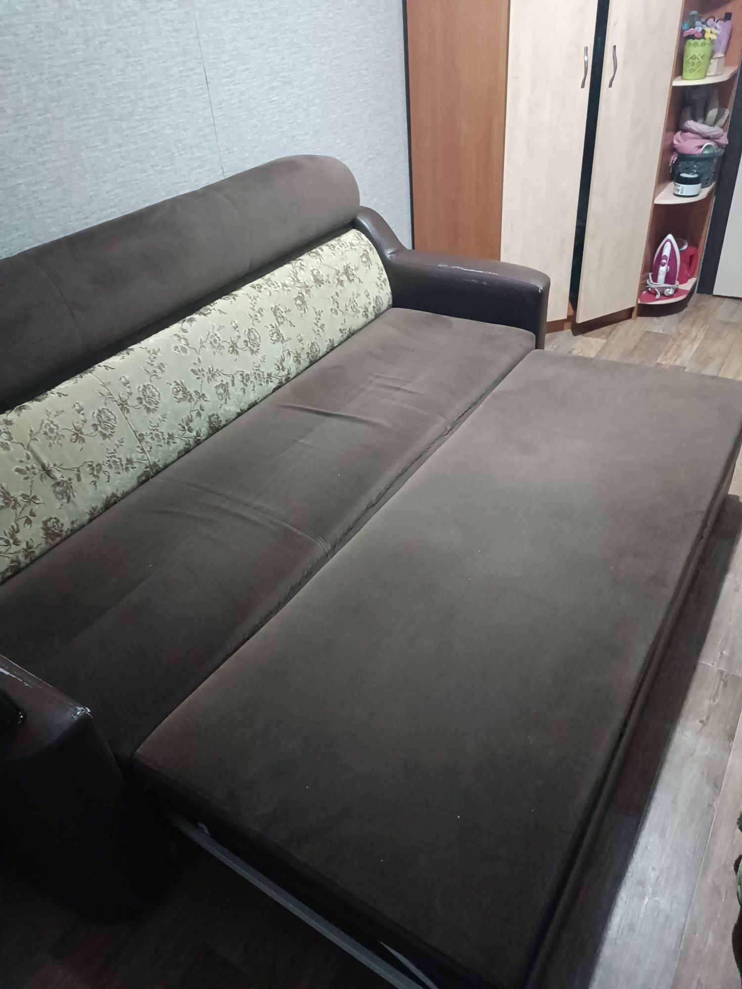 Продам диван в нормальном состоянии