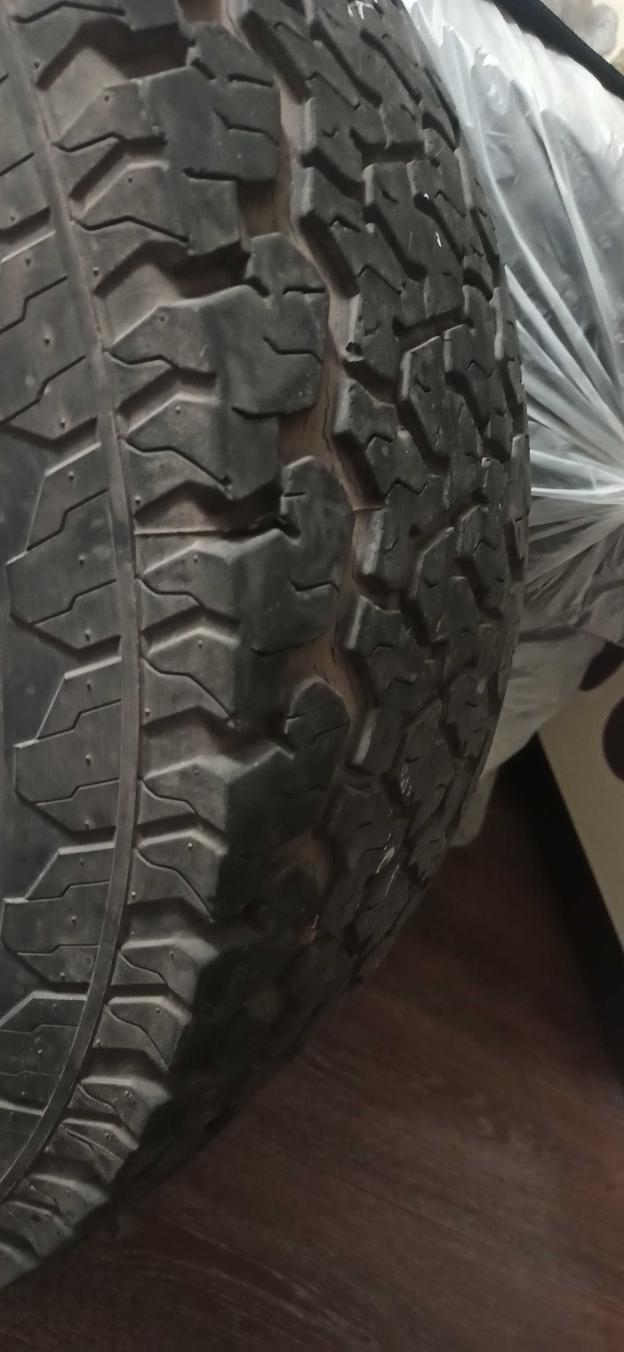 Шины MAXXIS А/Т 265/70R16 б/у 4 балона