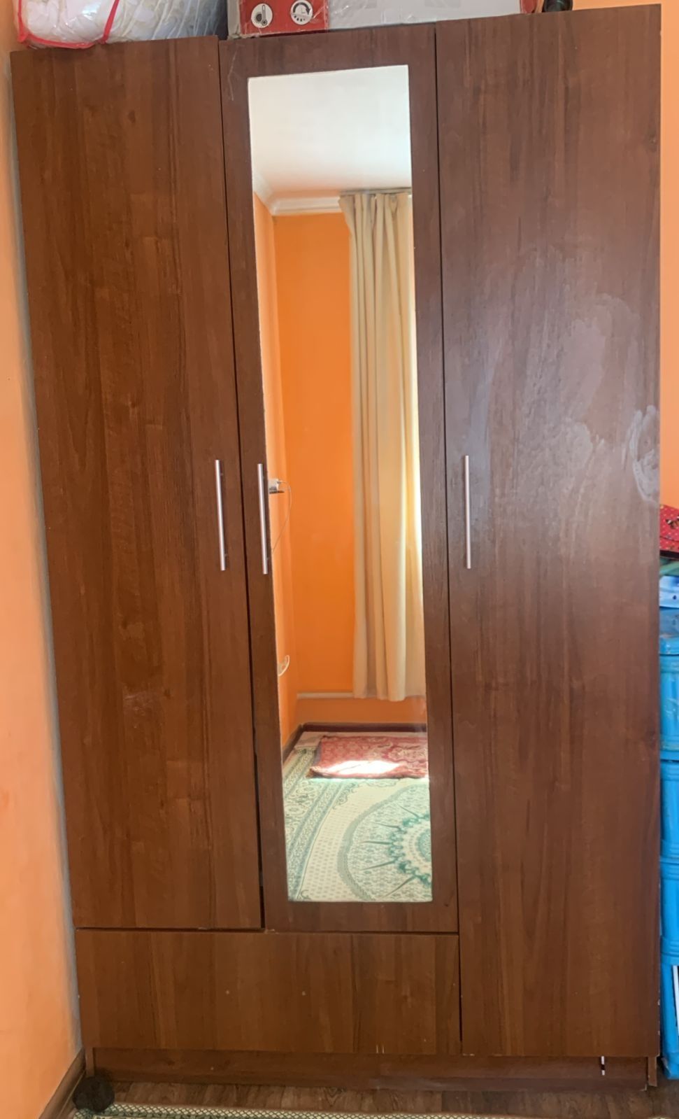 Срочно продам шкаф