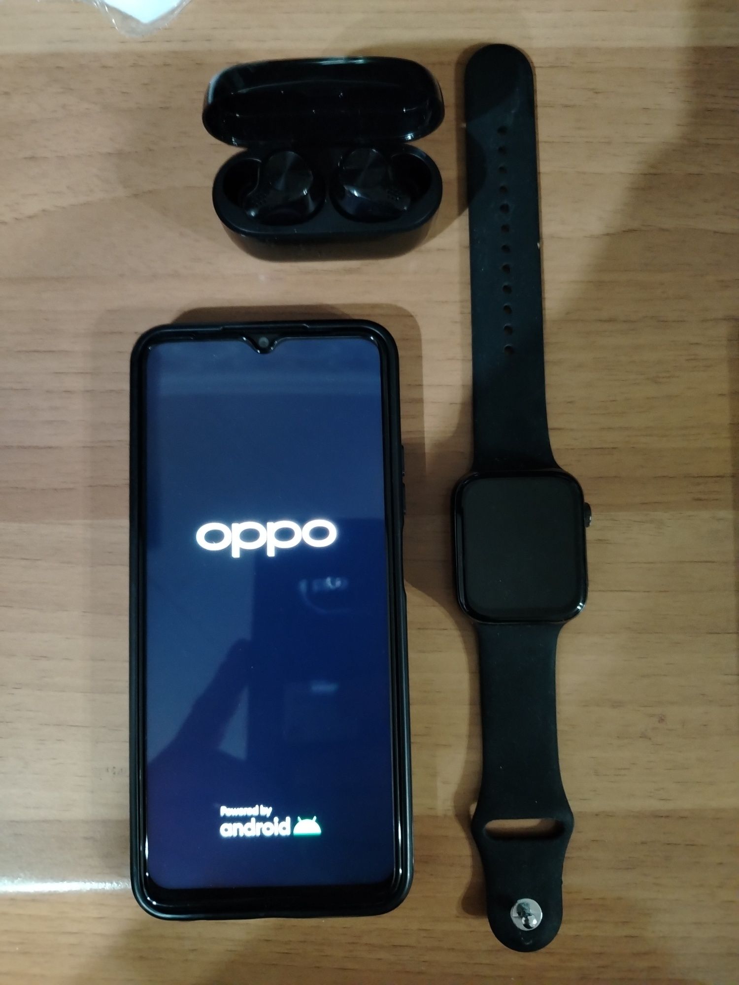 Oppo A 17 состоянии нового в дорогом защитном стекле, чихол геливый!