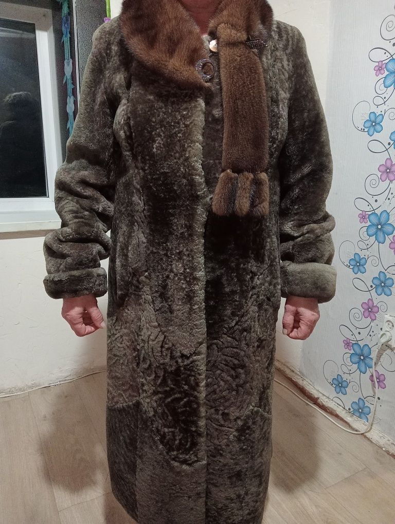 Продам шубу,мутон-норка