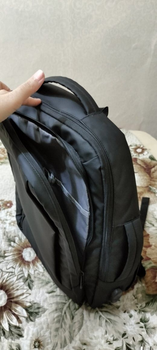 Продам дорожную сумку ( удобно для ноутбука)