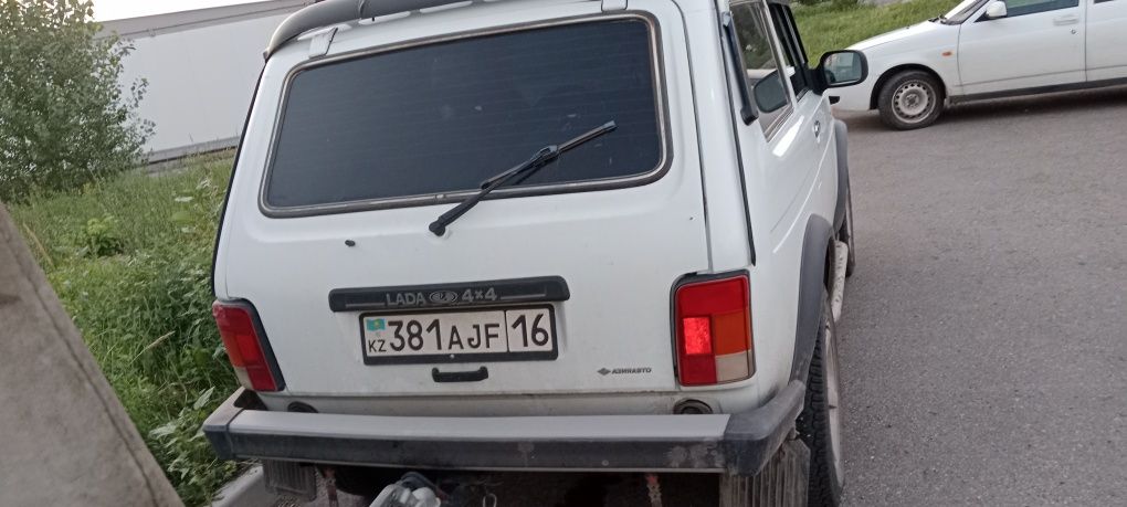 Нива с прицепом 21213