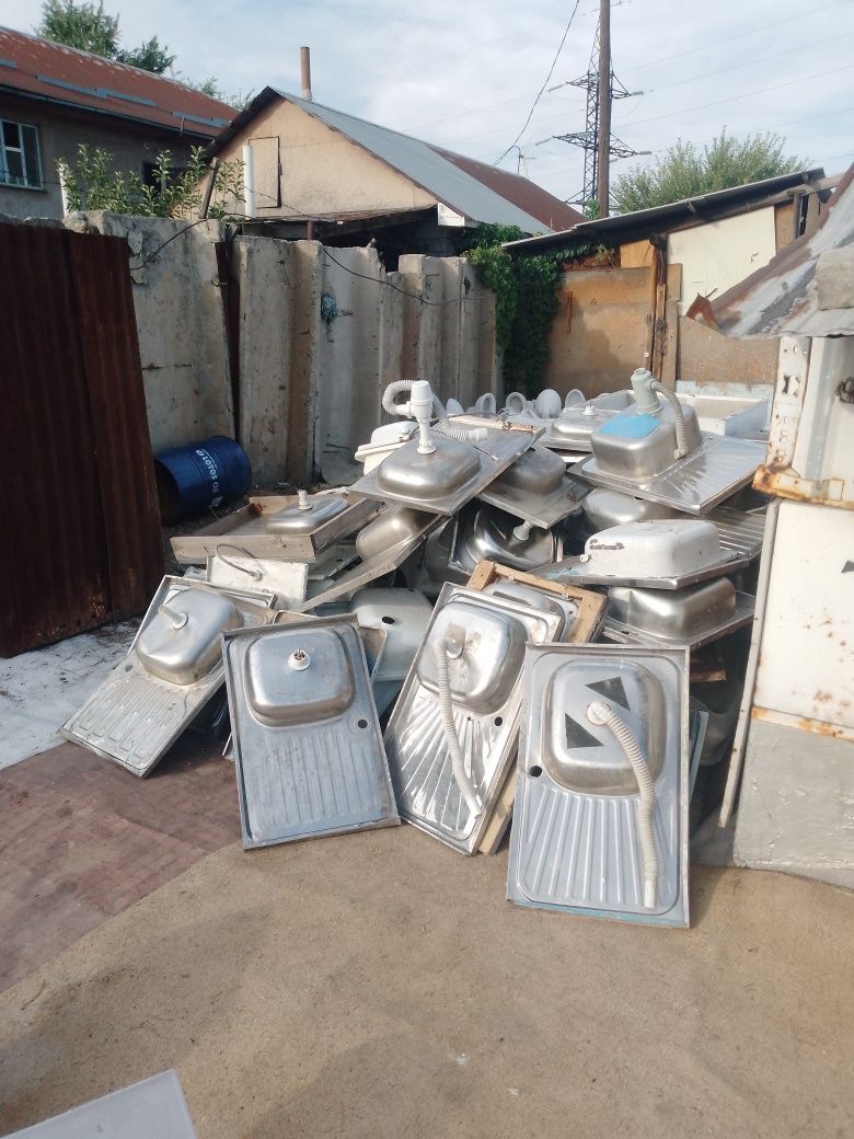Улица Азаттык дом51 Продам раковину металлическую , нержавейку .