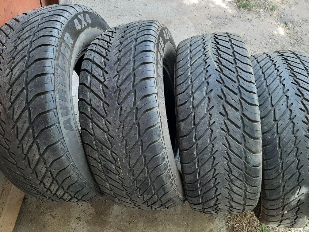 Продам шины. 265/70/15 мастеркрафт.