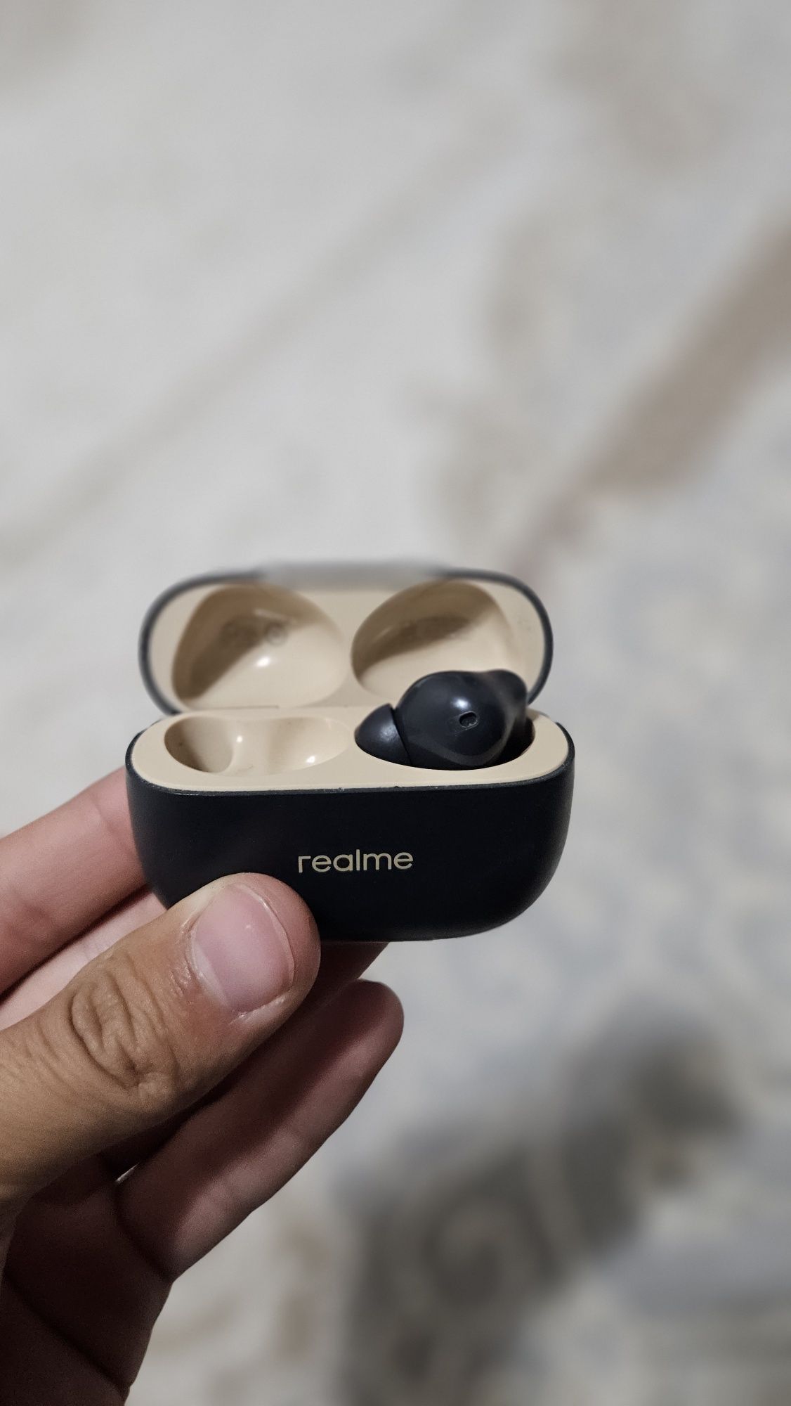 Продам оригинальные наушники Realme Buds T300