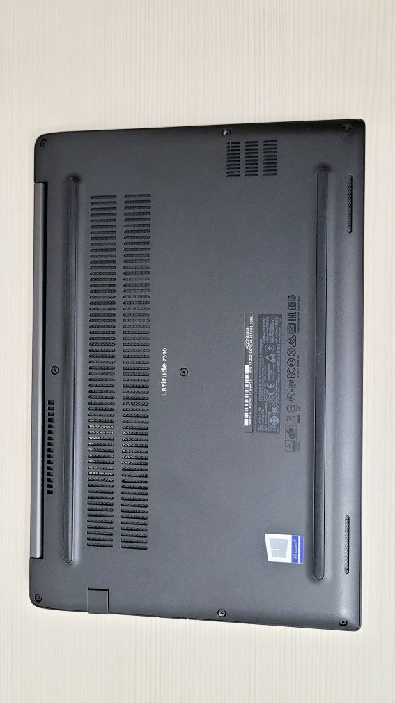 13.3 дюймовый бизнес ноутбук Dell  Latitude 7390